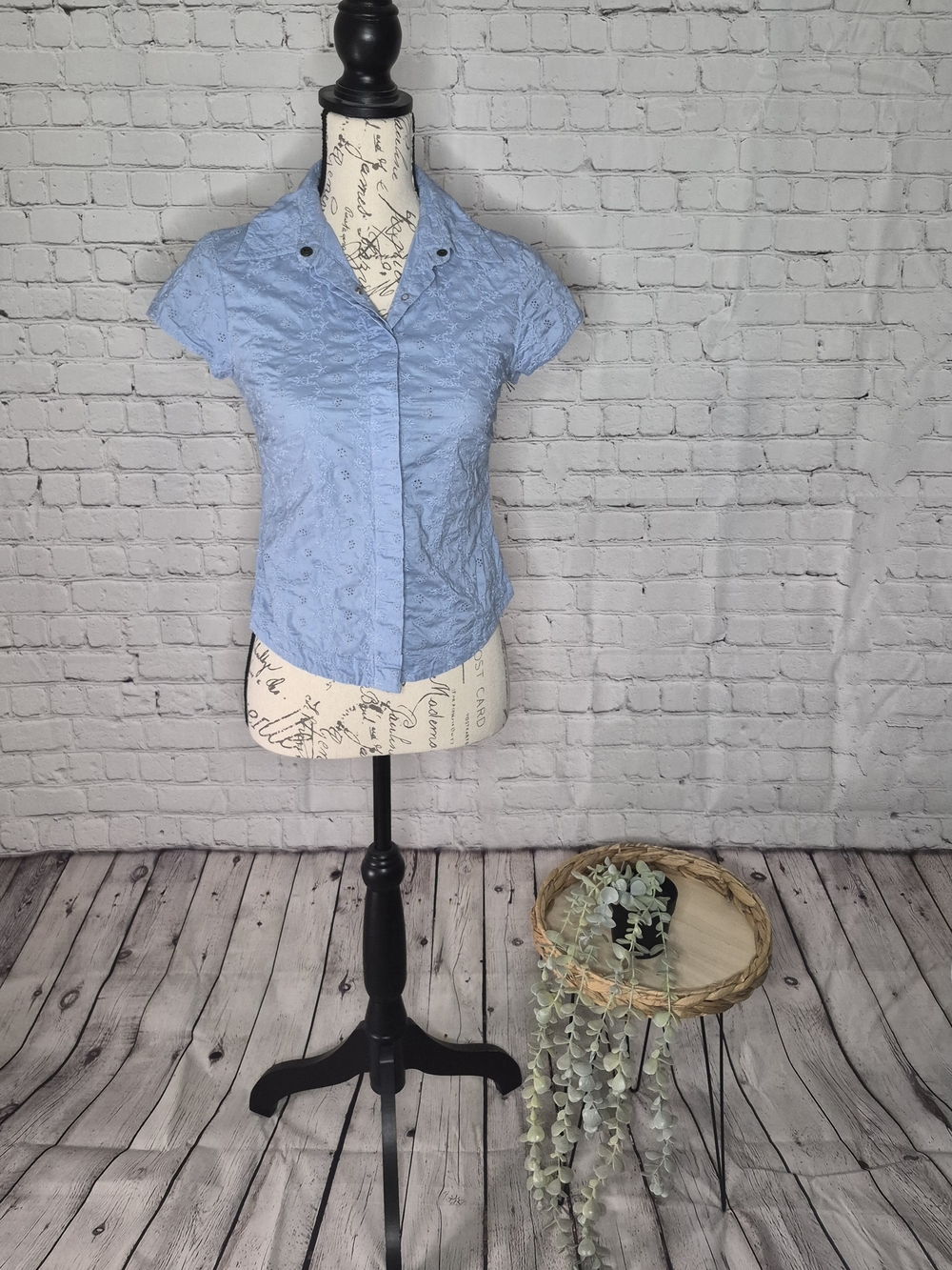 Light Blue Short-Sleeve Collar Button-Up Blouse